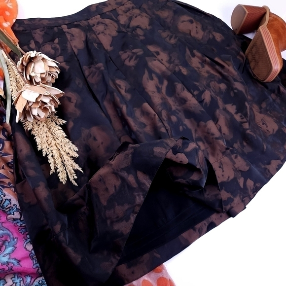 New Talbots Black Brown Floral Skirt Sz 4P - Picture 1 of 13